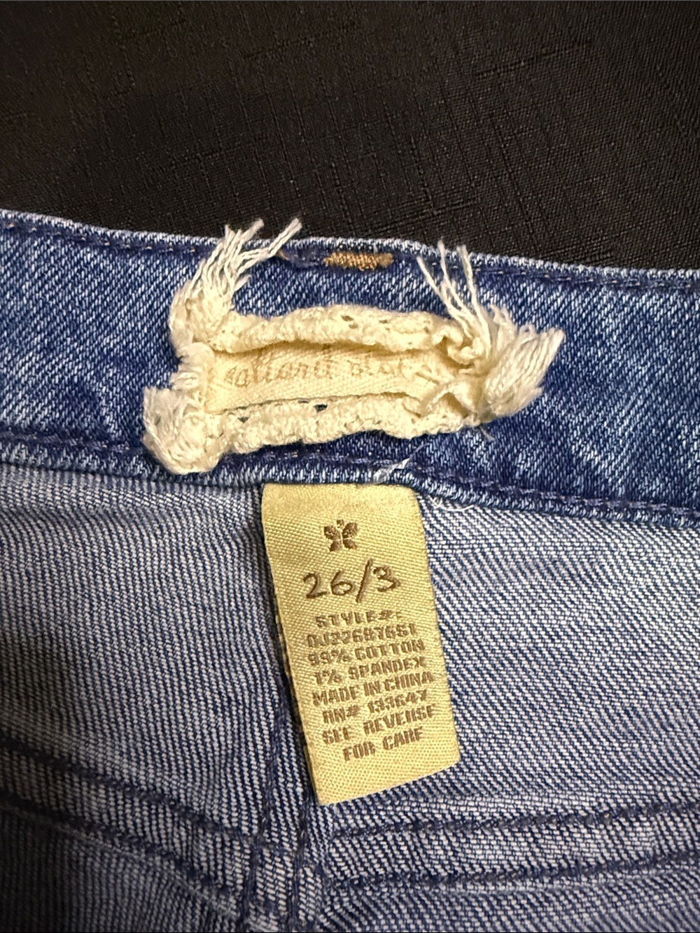 Altar'd State Light Blue Distressed Flare Jeans Size 26 /3 - Picture 5 of 9